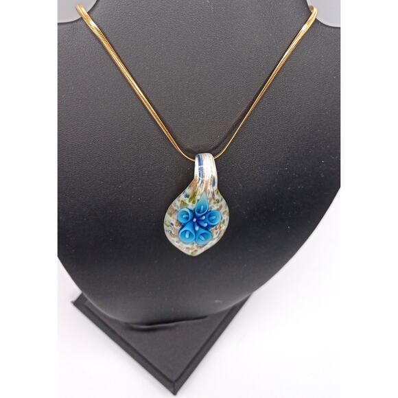 Beautiful New Lampwork Glass Flower Pendant Necklace - Picture 2 of 3